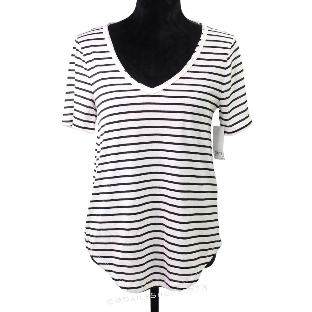 Nordstrom BP. Women's Classic Striped V-Neck Shirttail T-Shirt